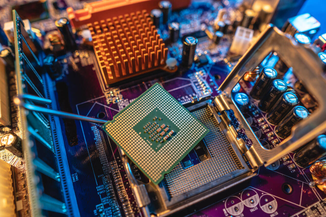 【供應(yīng)】Microchip微控制器，供應(yīng) 8 位 MCU，PIC? MCU，AVR? MCU，16 位 MCU